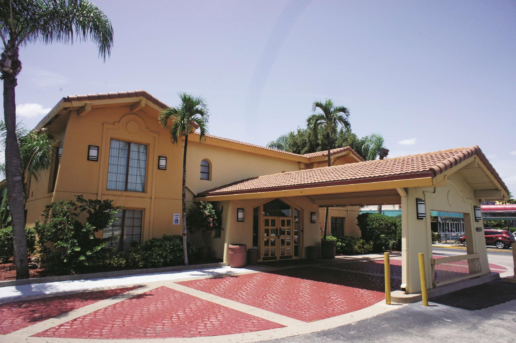 Baymont By Wyndham Fort Myers Central Eksteriør billede