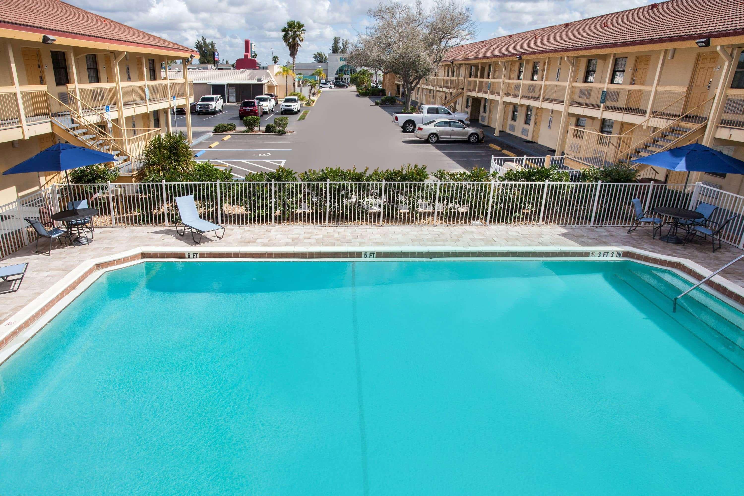 Baymont By Wyndham Fort Myers Central Eksteriør billede