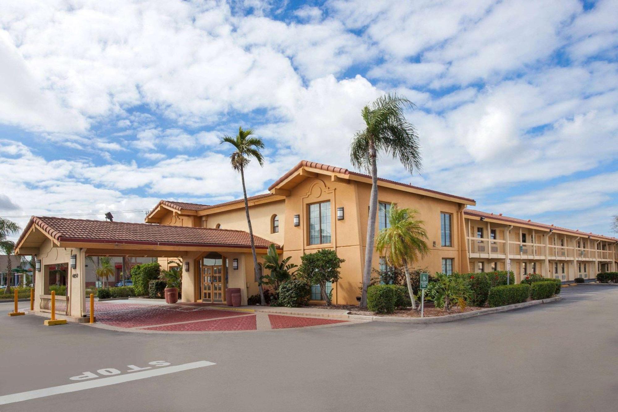 Baymont By Wyndham Fort Myers Central Eksteriør billede