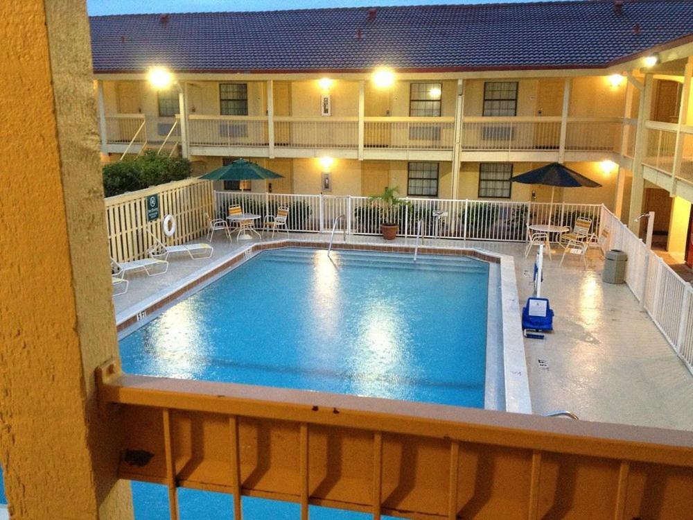 Baymont By Wyndham Fort Myers Central Eksteriør billede